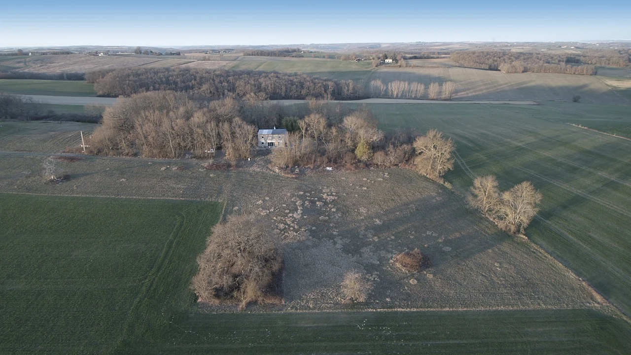 Vue aérienne du site et du paysage rural